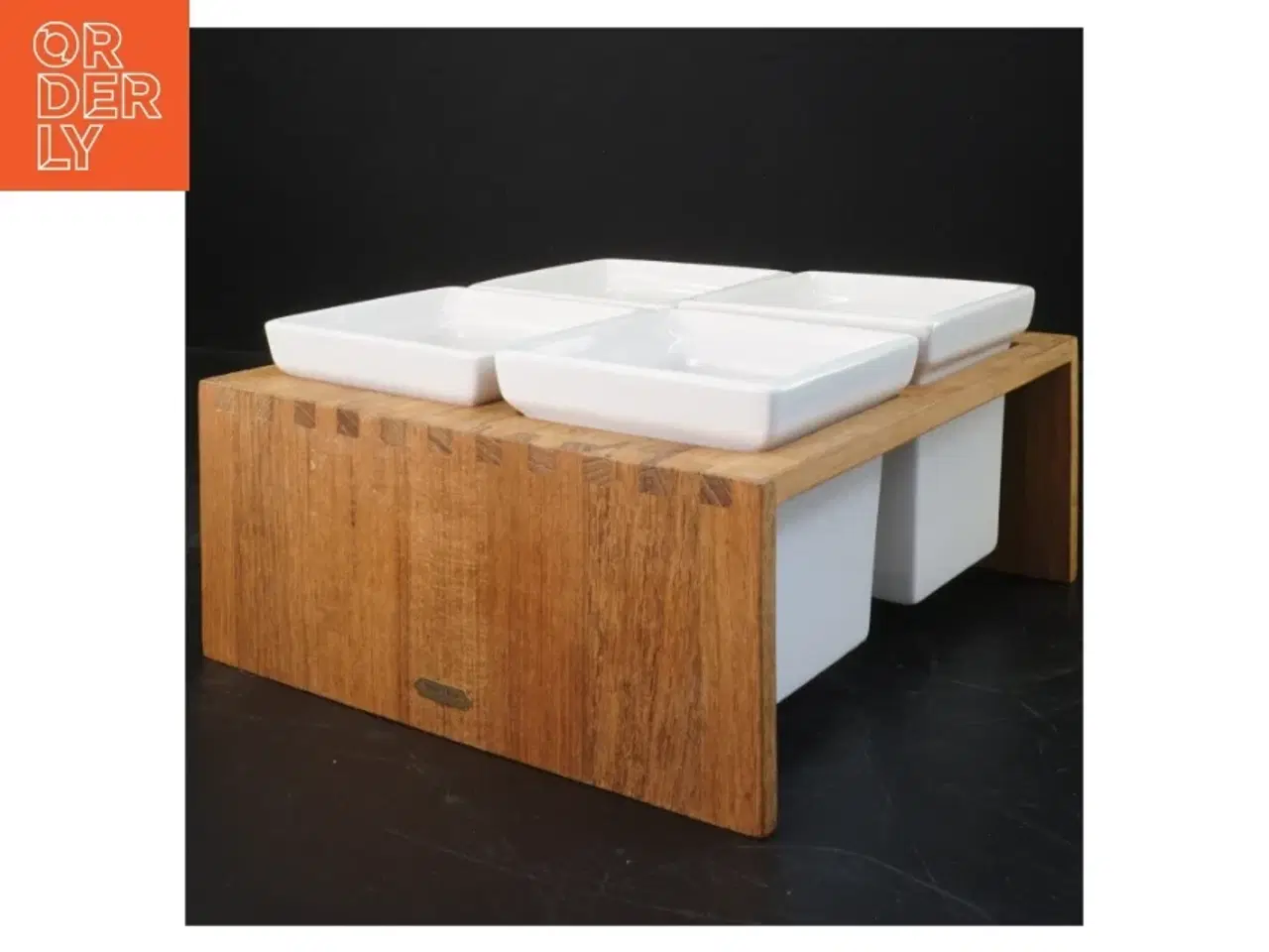 Billede 1 - Serveringssæt med træholder og porcelænskåle fra Trip Trap (str. 8,5x23x21 cm)