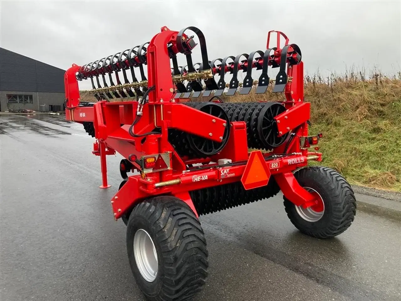 Billede 15 - HE-VA HE-VA TIP ROLLER 8.20 m. Spring-Active-Transfer System - som er en fjederaktiveret vægtoverføring.