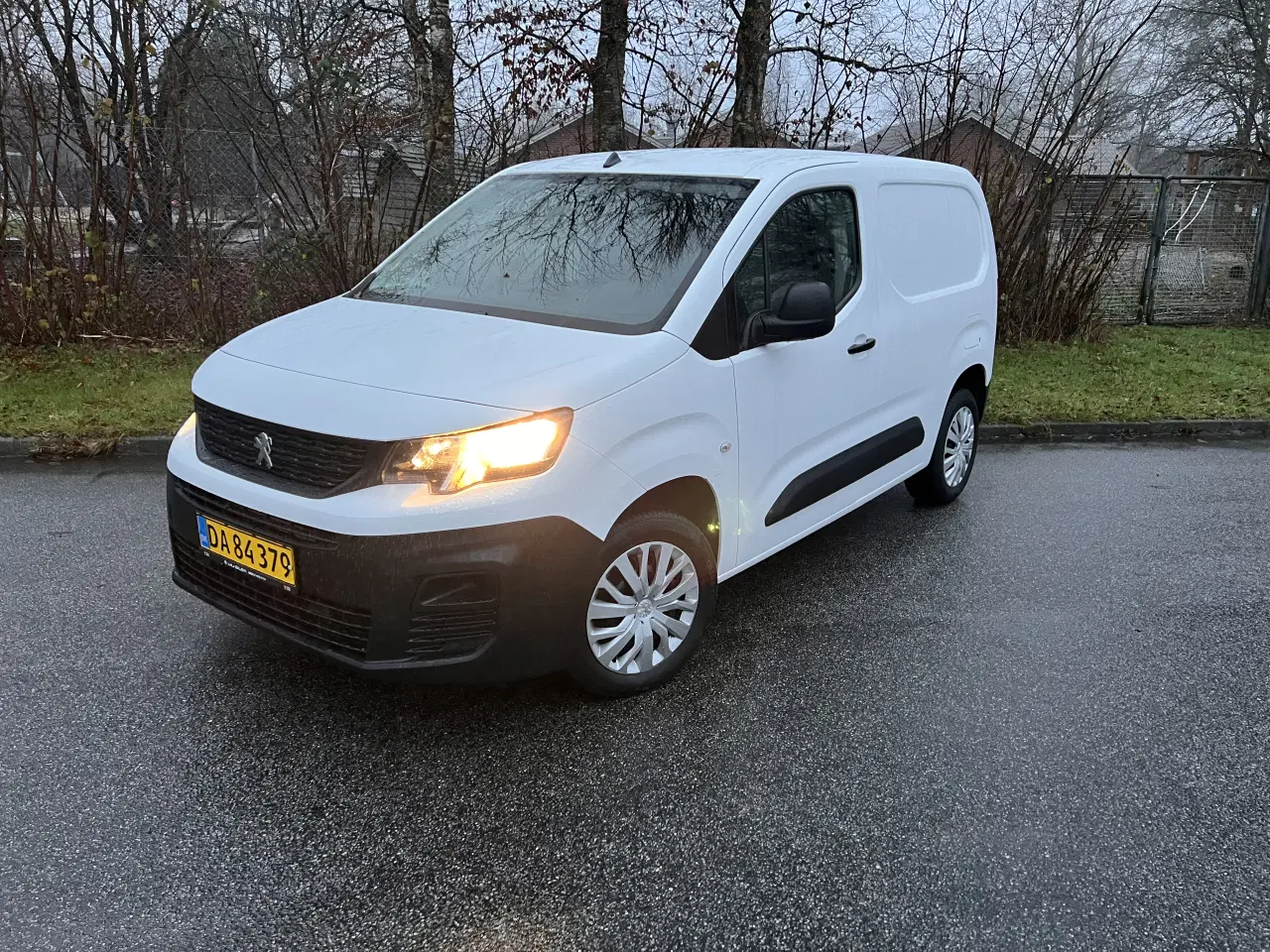 Billede 1 - Fin lille vare bil 