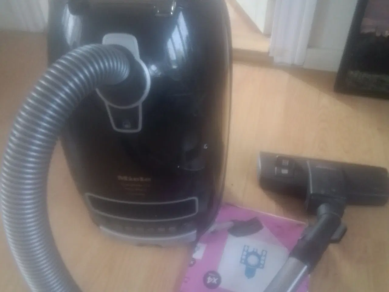 Billede 1 - Støvsuger som er nem at betjene