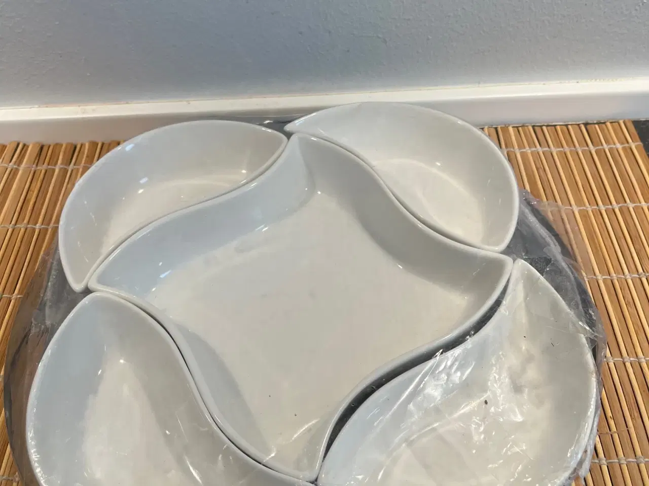 Billede 1 - Elegant serveringssæt i hvidt porcelæn