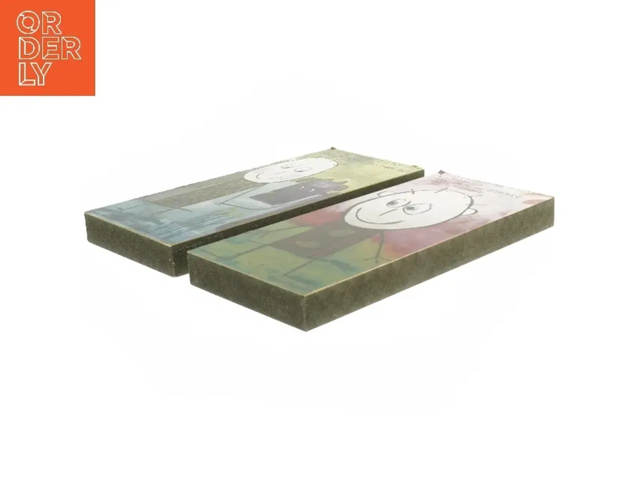 Billede 2 - To vægdekorationer med tegninger fra Marianne Hougaard (str. 20x9,5 cm)