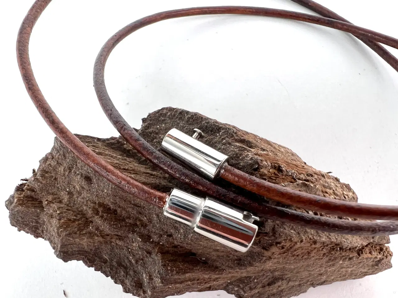 Billede 2 - Antikbrun læderkæde i 5mm. med rustfri stål lås