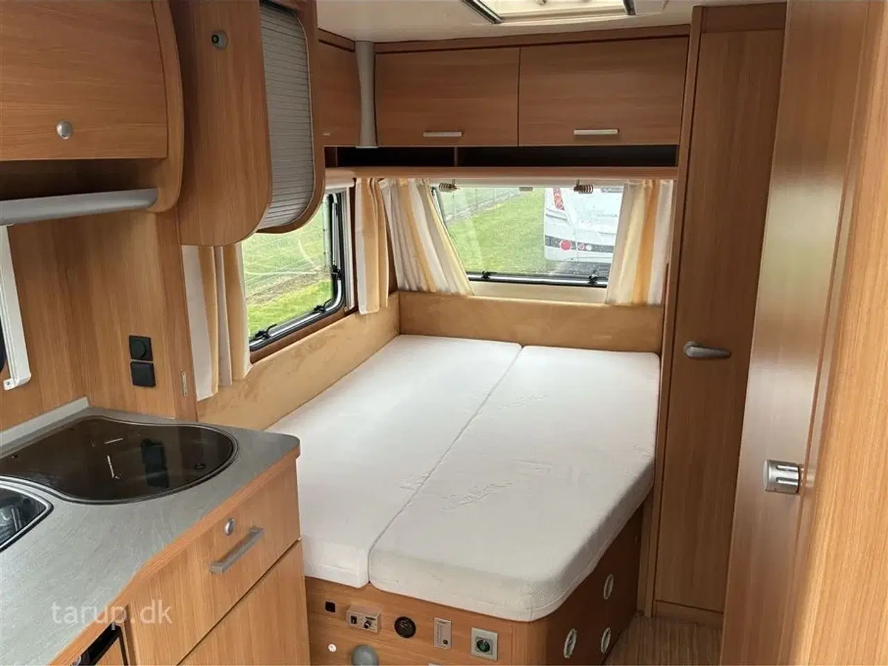 Billede 13 - 2013 - Knaus Sport 450 FU   Fast monteret Thule markise, rundsiddegruppe, mover, Isabella sunshine, stabilisator, aircondition, varmtvand, udvendigt gasudtag og EL.