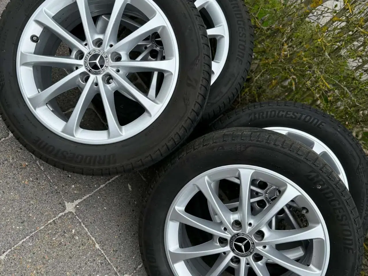 Billede 2 - Orginale Mercedes 17" Fælge med sommerdæk