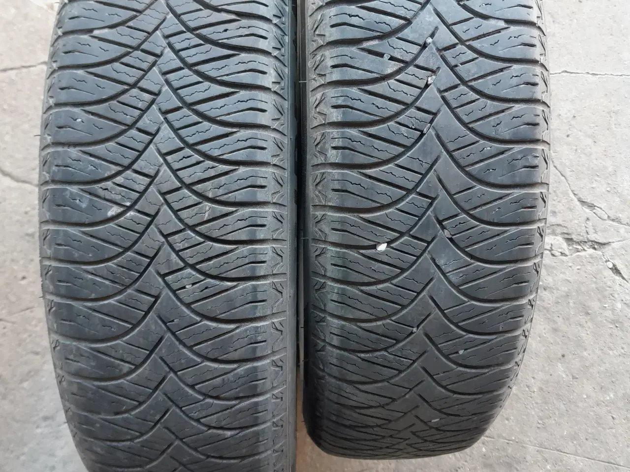 Billede 1 - Helårsdæk 155/65 R14 Goodride ca.5 mm mønster 