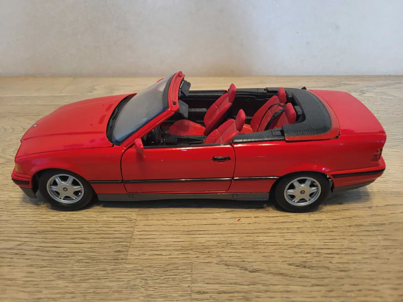 Billede 2 - Modelbil, BMW 325i Cabriolet 1993.  Skala 1/18.