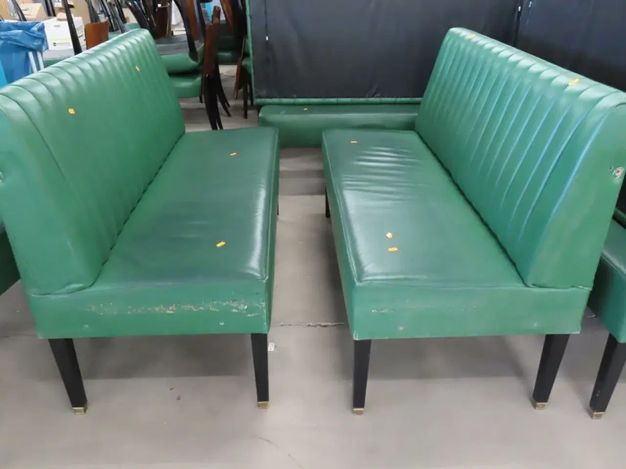 Billede 6 - 2 stk. Spisesofaer i grøn læder