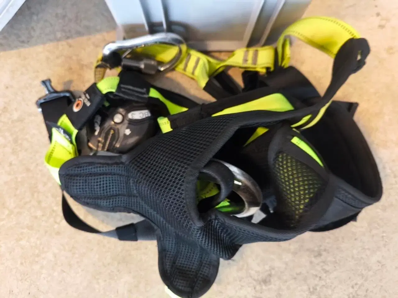 Billede 2 - Kasse m. sikringsgrej samt div.