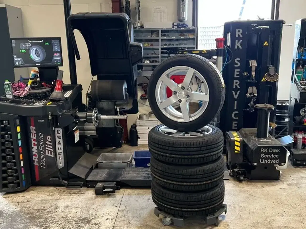 Billede 1 - Nye fælge med dæk