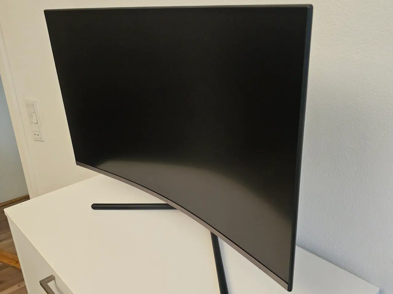 Billede 4 - Curved Samsung 32” 4K UHD 60hz Monitor - U32R590CW