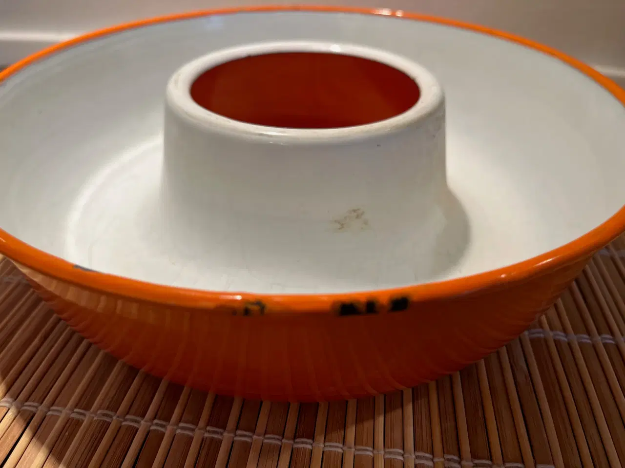 Billede 6 - Flot Retro Sæt i Orange Emalje – Dørslag & Kødrand