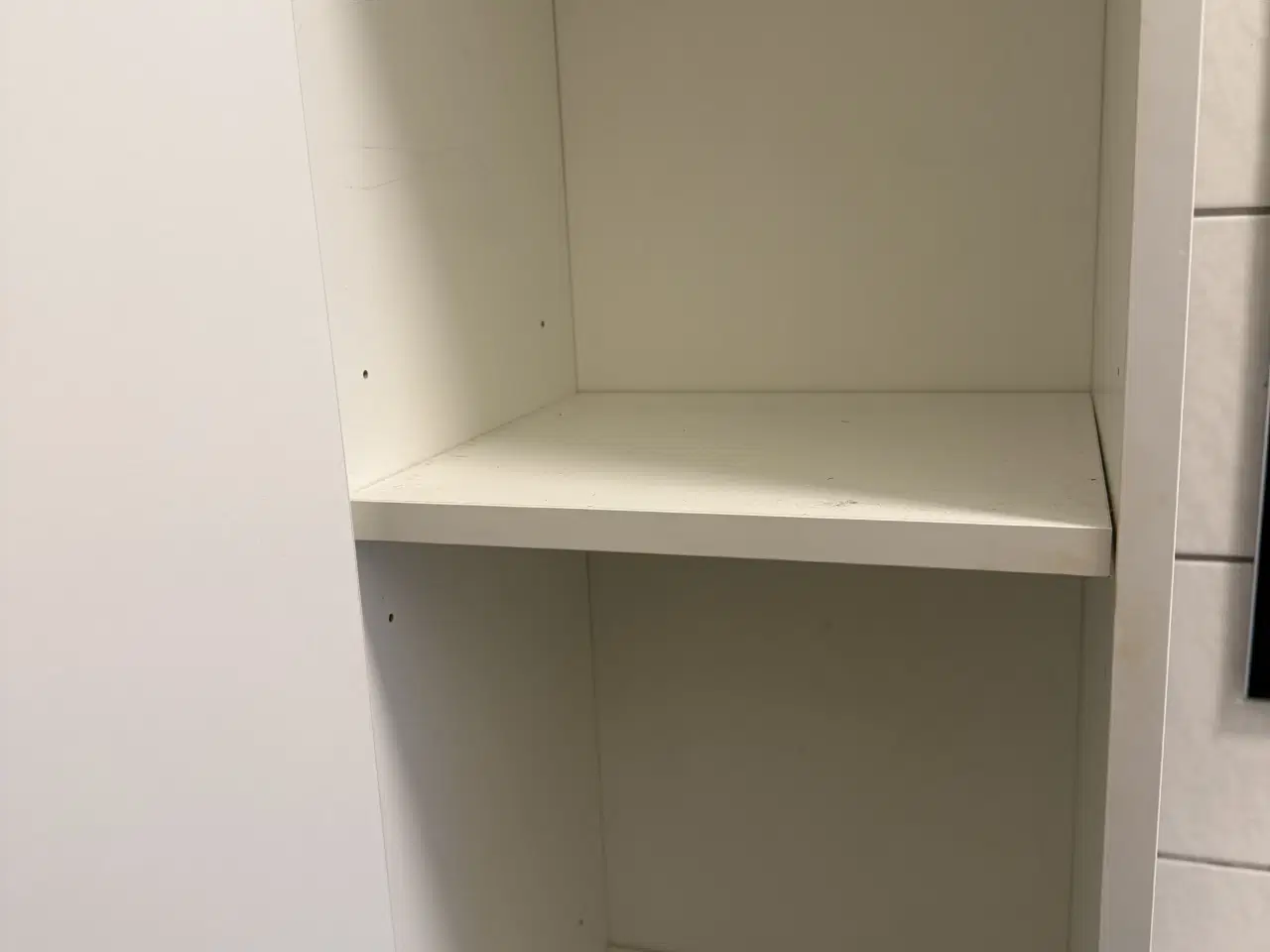 Billede 2 - Højskab i hvid