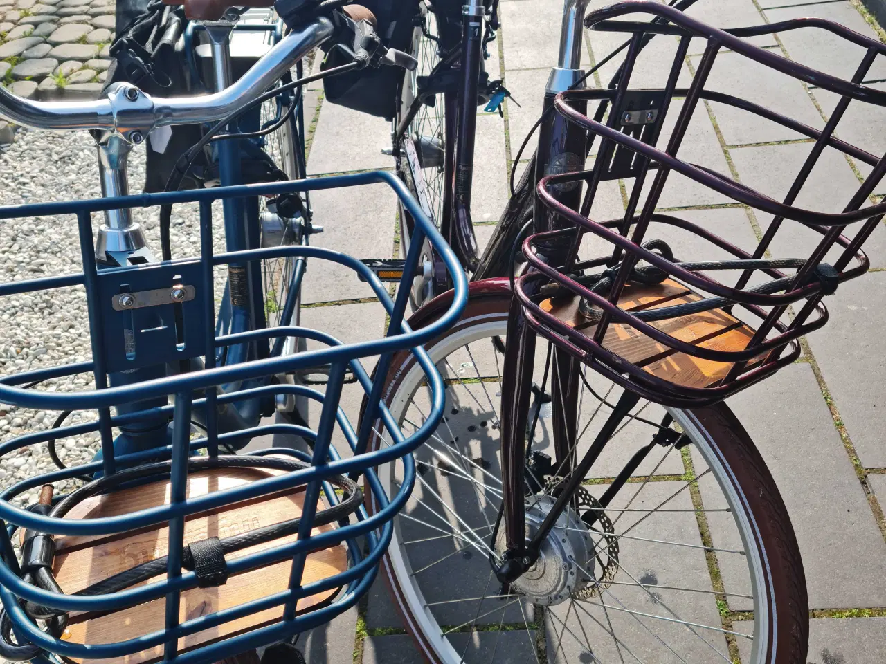 Billede 16 - To elcykler med ekstrabatterier og cykeltasker