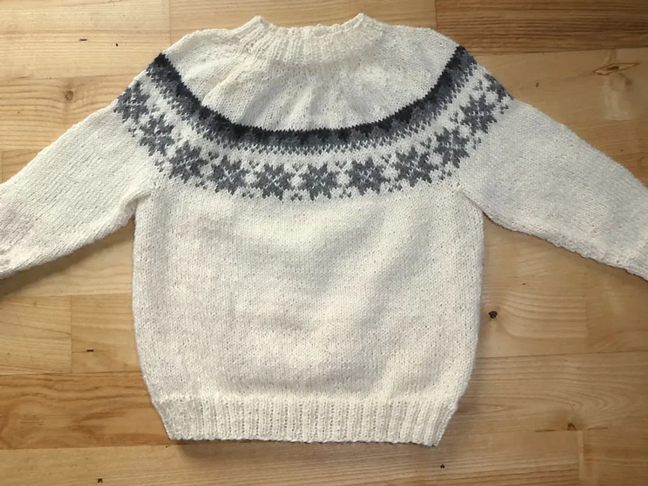 Billede 1 - HELT NY, UBRUGT, HÅNDSTRIKKET ALPACABLUSE