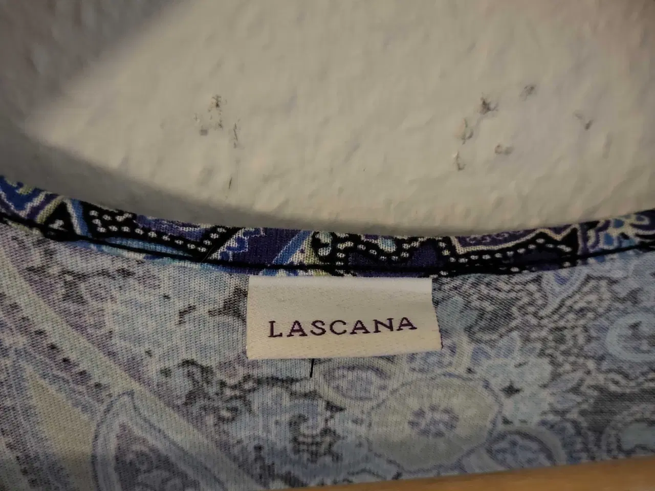 Billede 7 - Lang Blå Kjole Med Mønstre