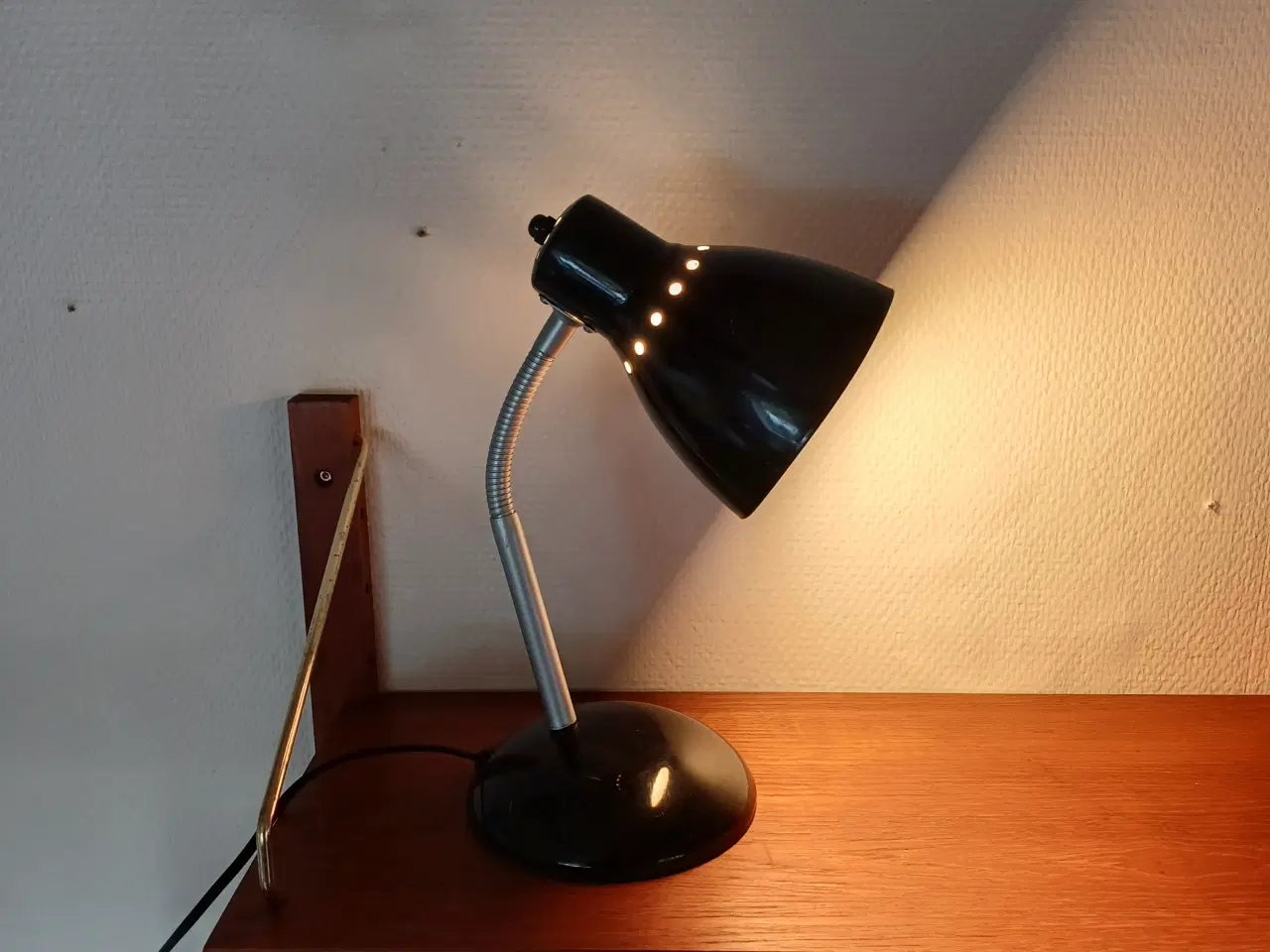 Billede 2 - Spændende og flot bordlampe 