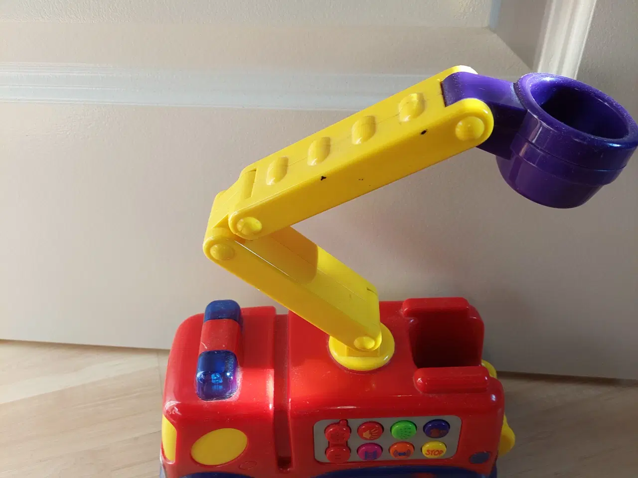 Billede 2 - Fin Rød Brandbil fra Toy ca3-5år.