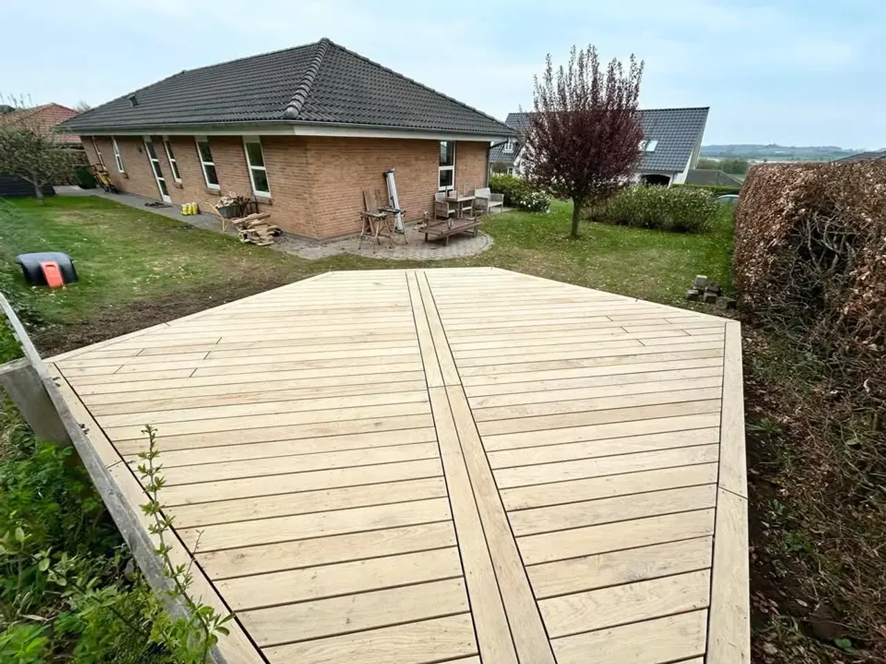 Billede 1 - Terrassebrædder, egetræ - hele DK