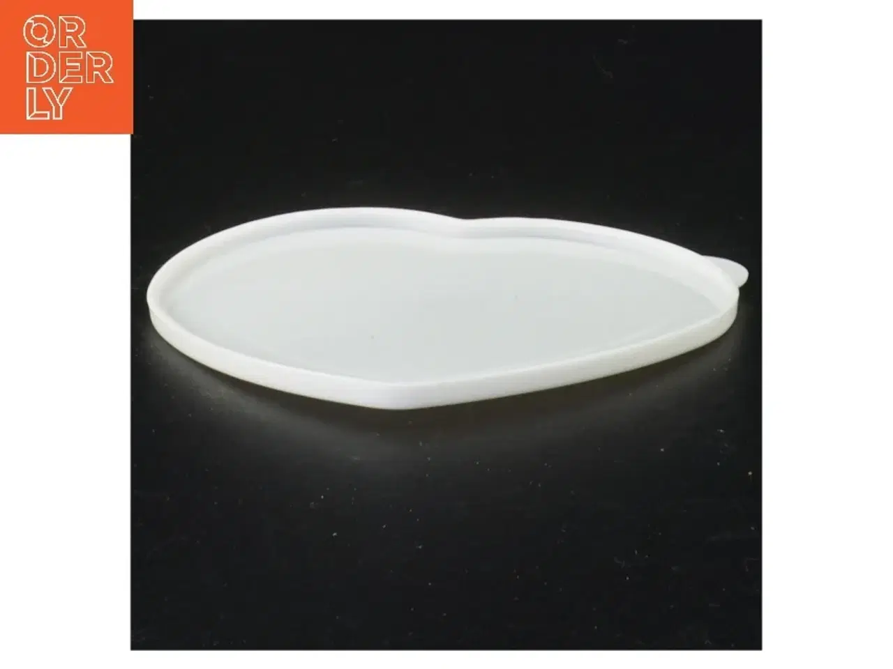 Billede 1 - Hjerteformet låg (str. 11 og en halv cm x 10 cm)