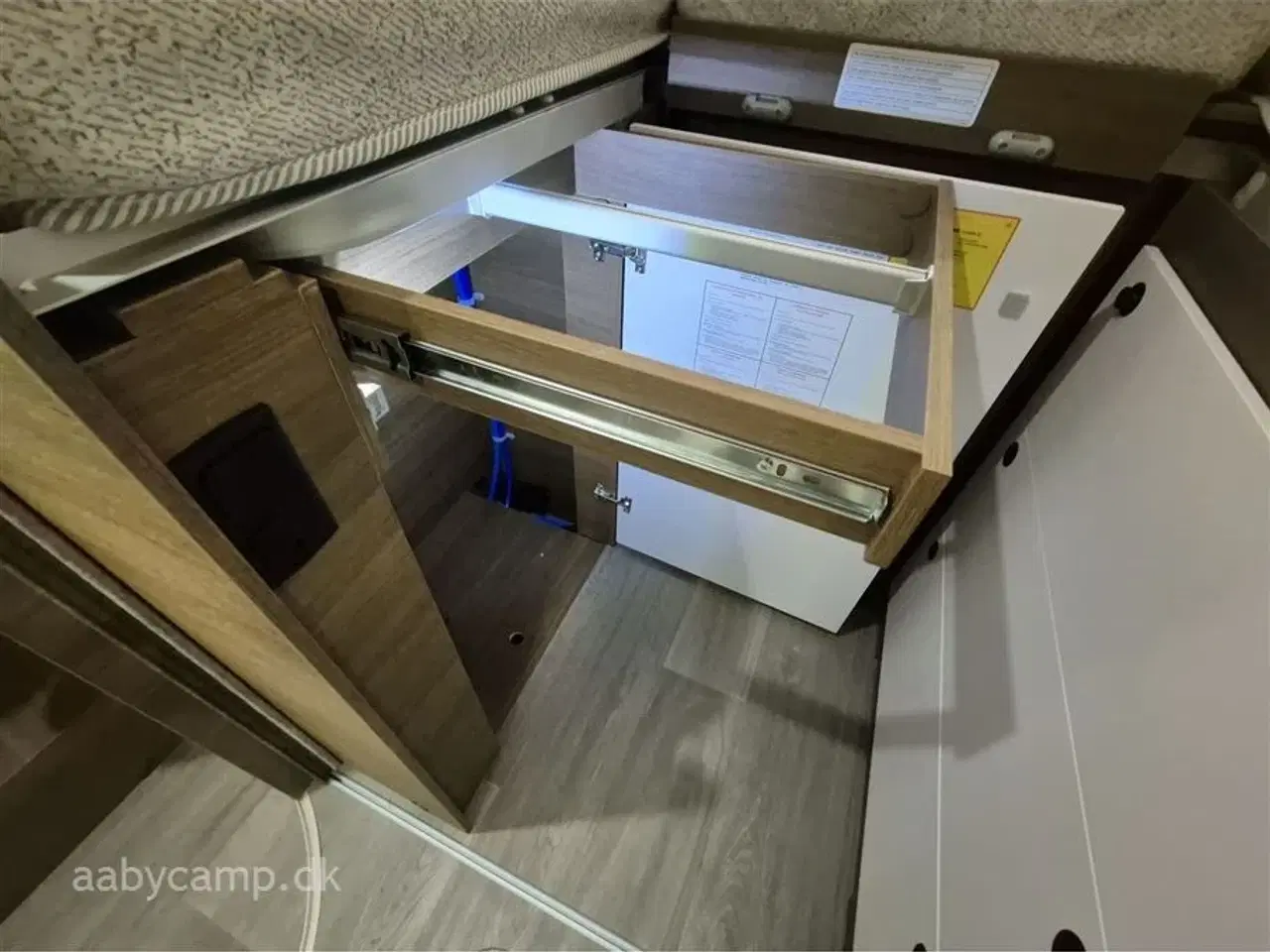 Billede 26 - 2026 - Benimar Mileo 268   Nk pakke. 8 Trins Automatgear. 140 Hk.  200W Solceller. Truma Combi Diesel. Kompressor Køleskab 150L. Emhætte.