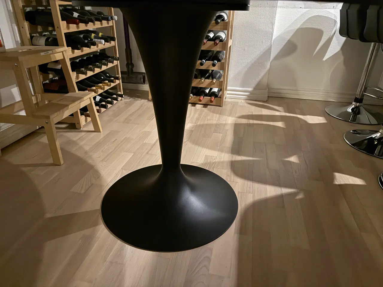 Billede 3 - SOVET spisebord med marmorplade og sort fod