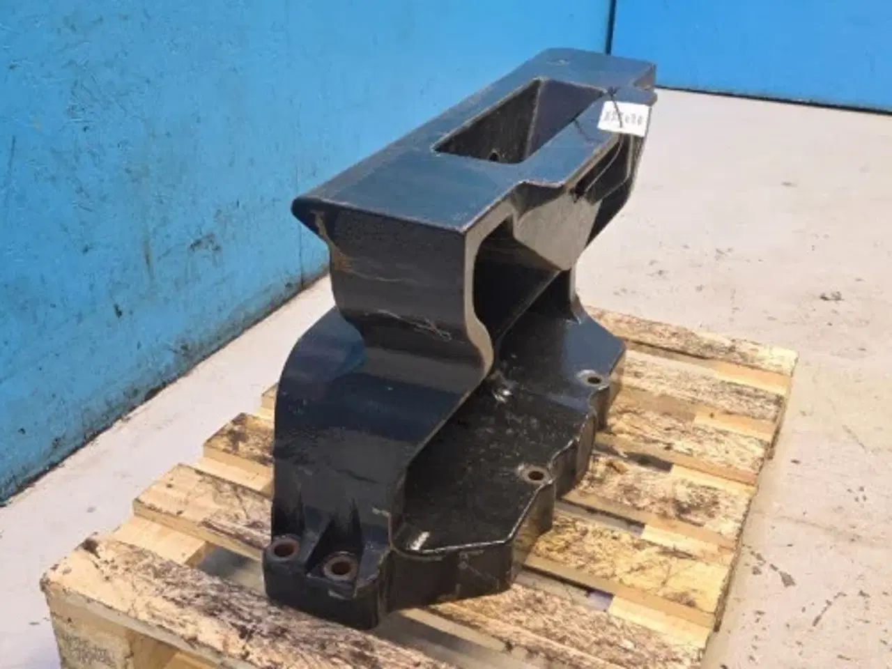 Billede 5 - Case Farmall 115C Frontvægt Holder 84313805