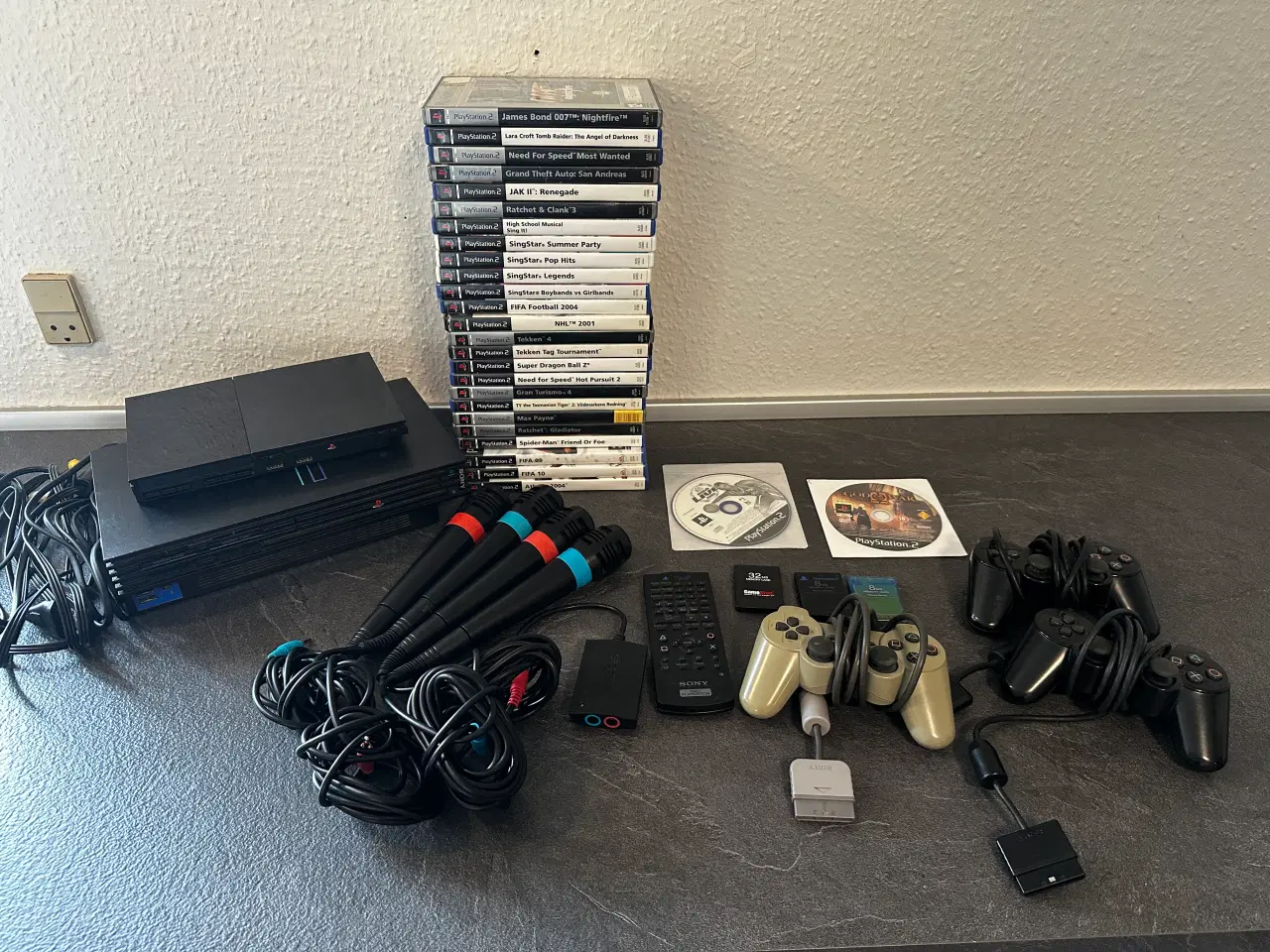 Billede 1 - Playstation 2 pakke med 2 maskiner og 27 spil