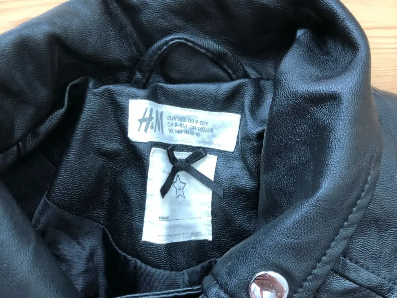 Billede 3 - Læderjakke str 140 i god stand
