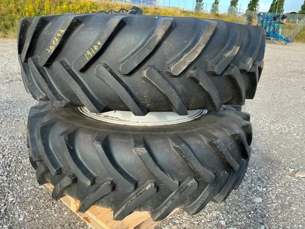 Billede 2 - - - - TV. HJUL 20,8R42