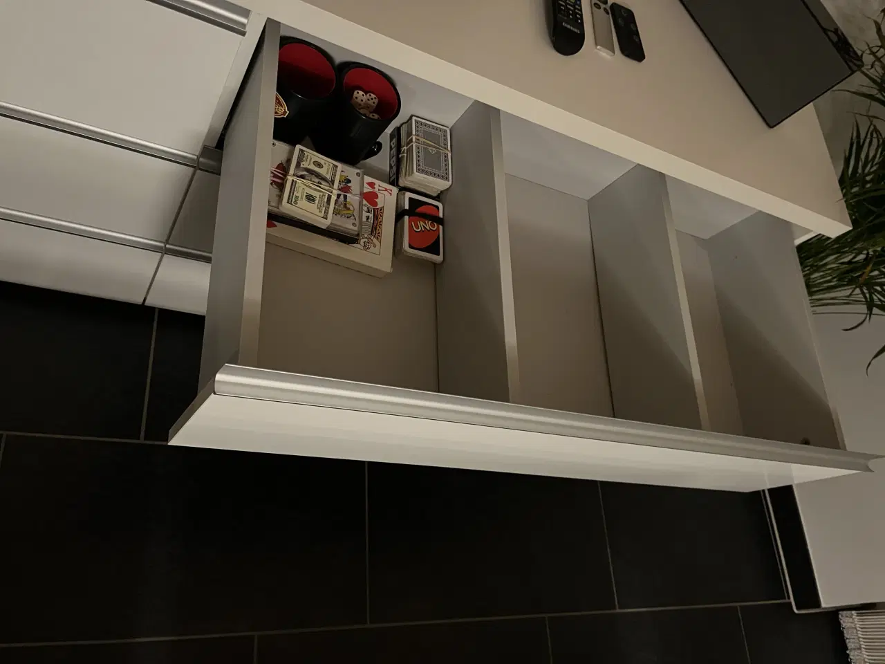 Billede 2 - Hvid skænk