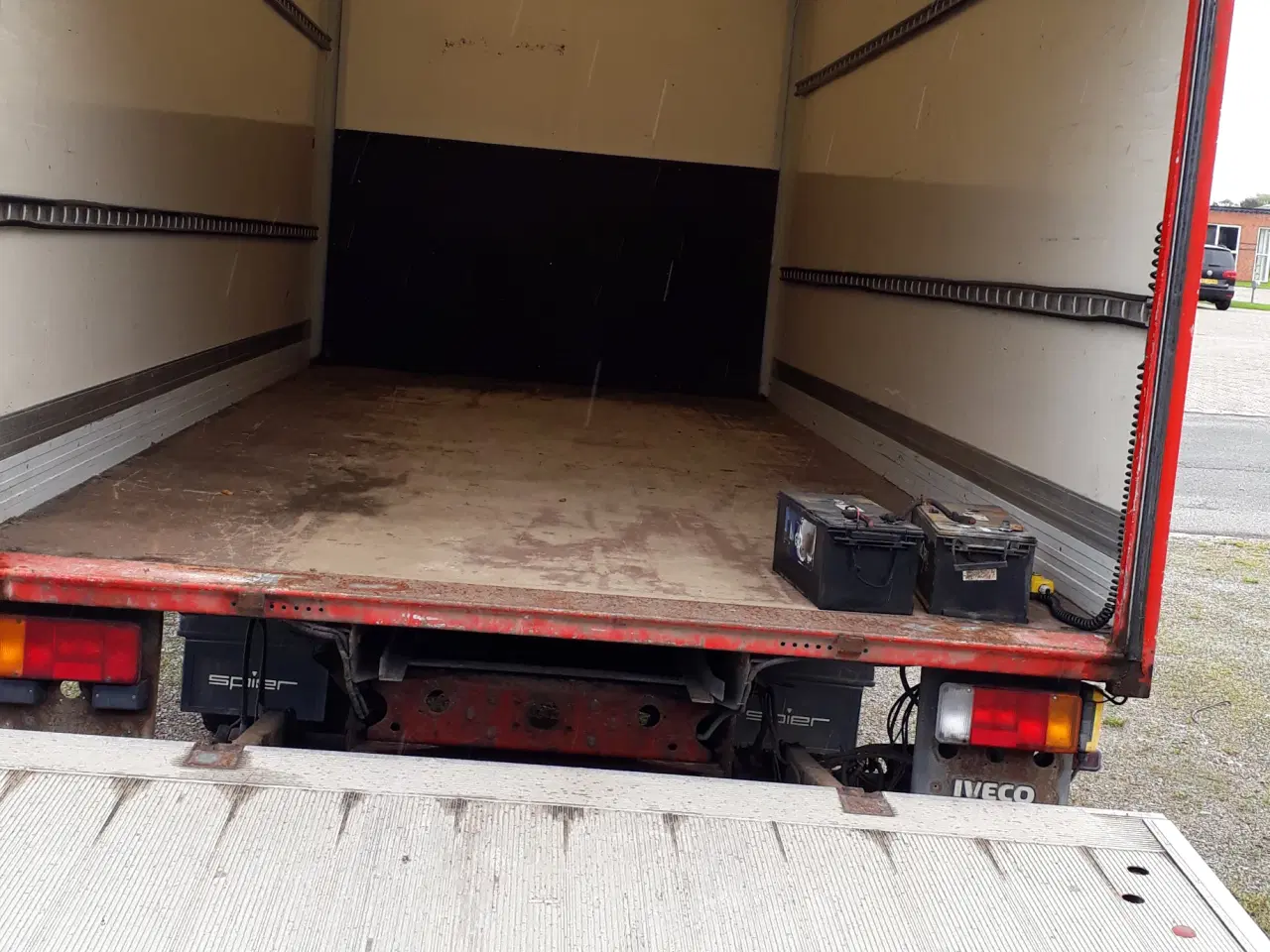 Billede 9 - Iveco 7,5 tons. m. kasse + lift. årg. 2005 euro 4-