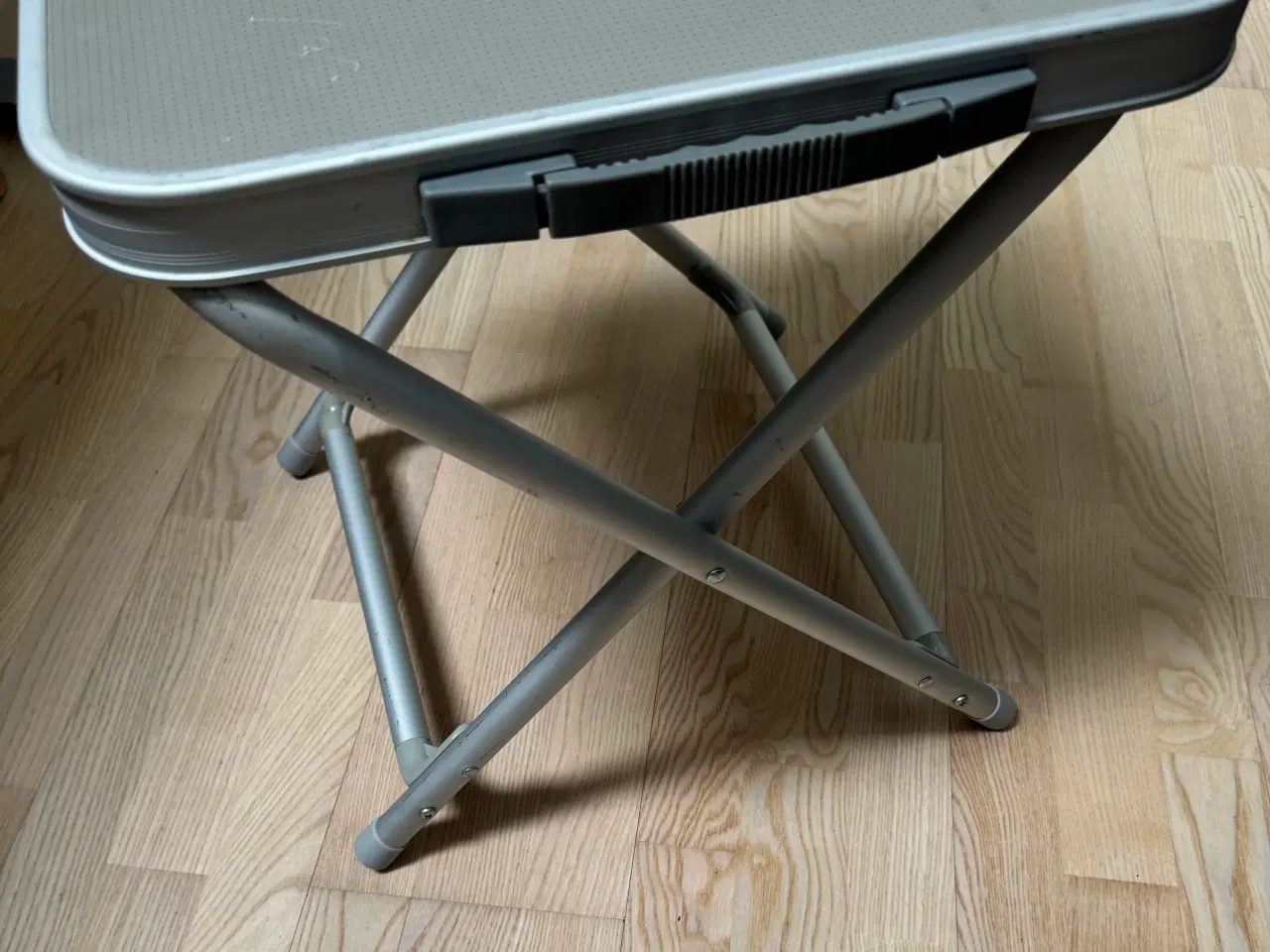 Billede 2 - Skammel med bordplade, 2 stk.