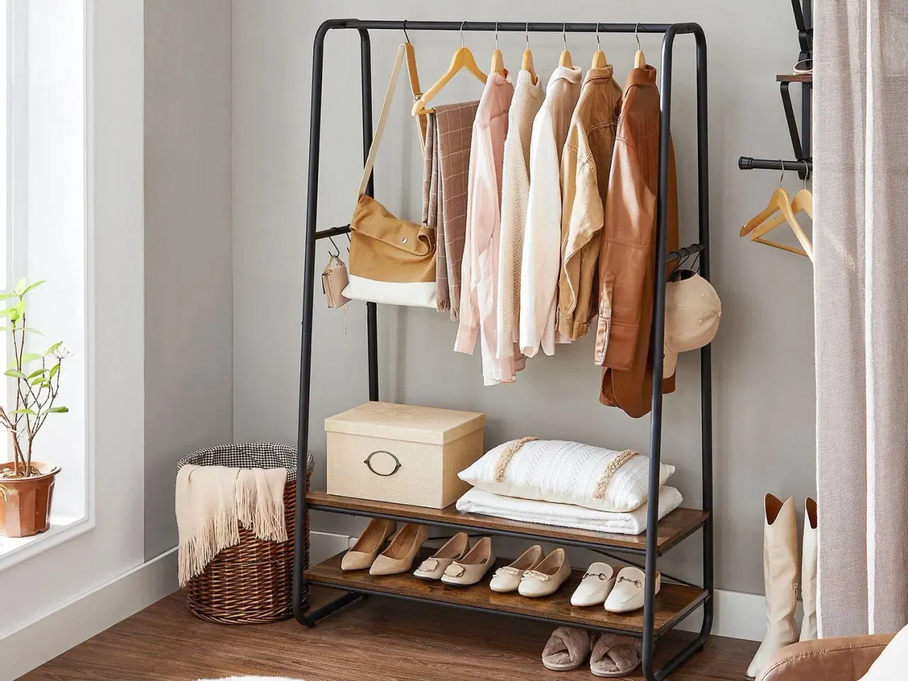 Billede 5 - Tøjstativ kraftig garderobestativ med 2 hylder, 6 S-kroge og stålramme, industrielt look i rustik brun/sort (RGR112B01)