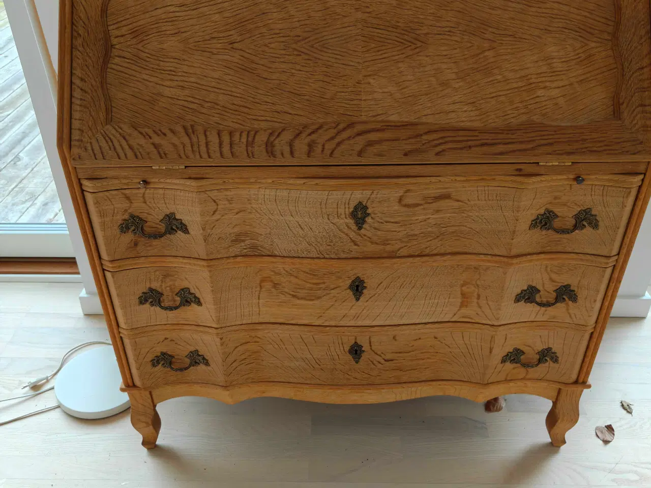 Billede 6 - Chartol, kommode, 3 mindre borde, m.m. i egetræ.