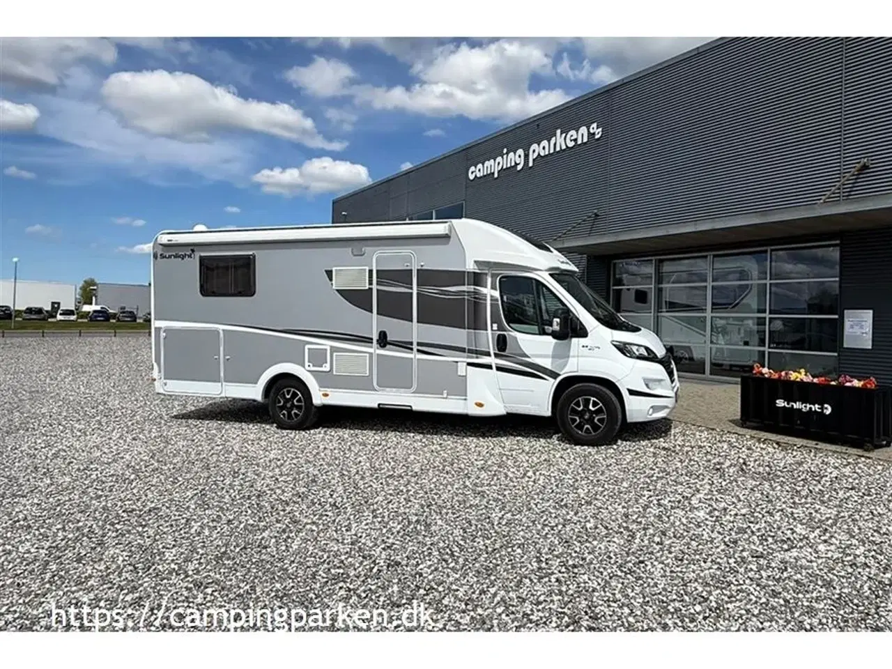 Billede 1 - 2017 - SunLight   Brugt autocamper med queensbed, sænkeseng og automatgear
