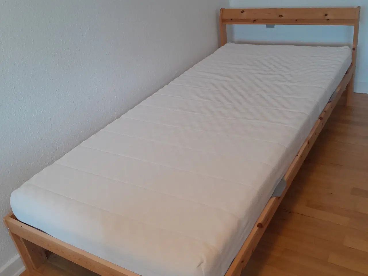 Billede 4 - Seng (NEIDEN + LINDBÅDEN fra IKEA)