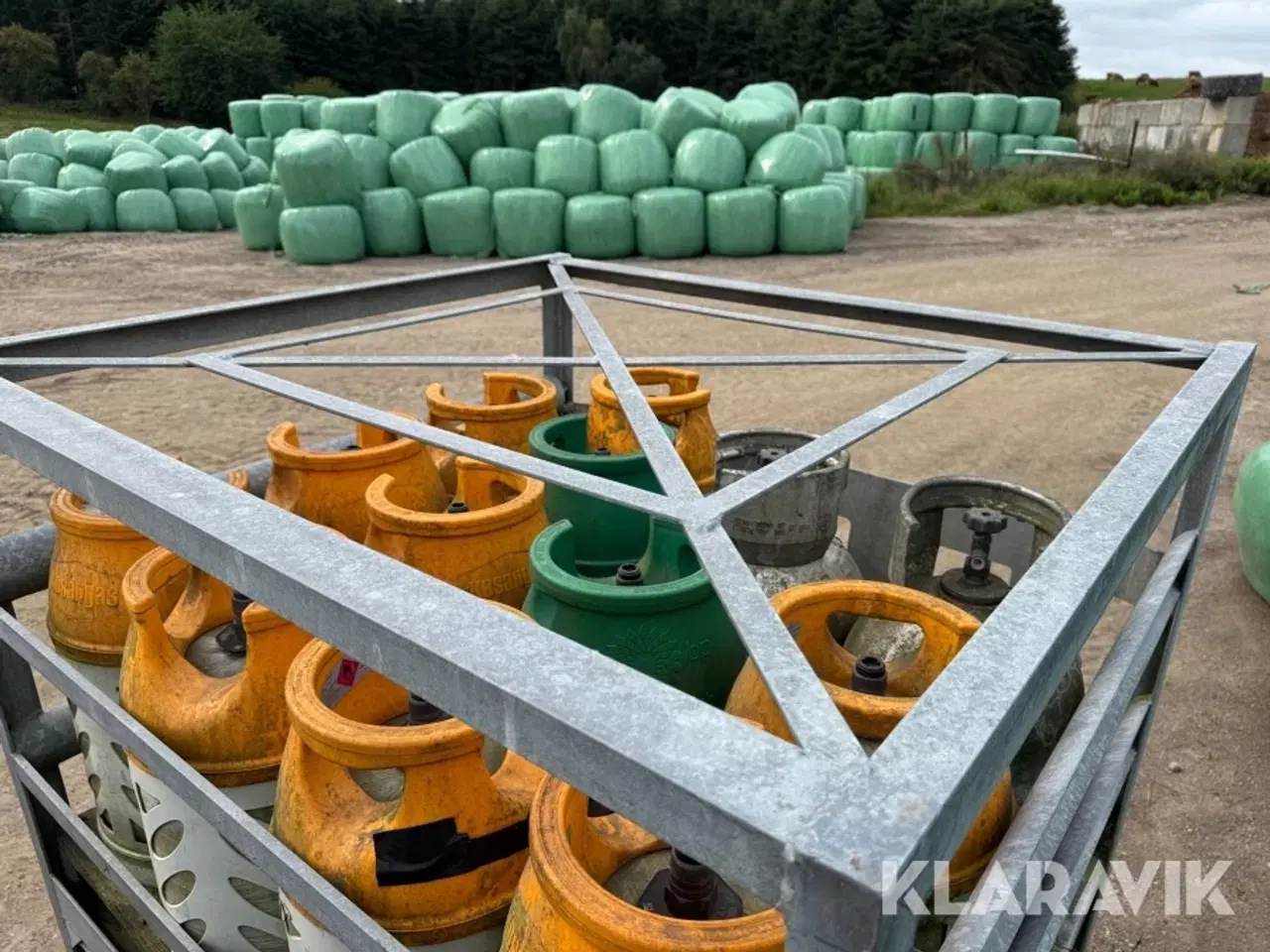 Billede 8 - Bure med tomme gasflasker BP Gas og Kosangas