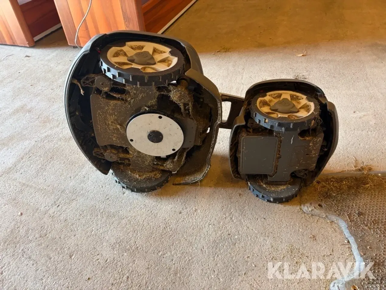 Billede 11 - Robot plæneklipper Husqvarna 550 knækstyret med ladestation