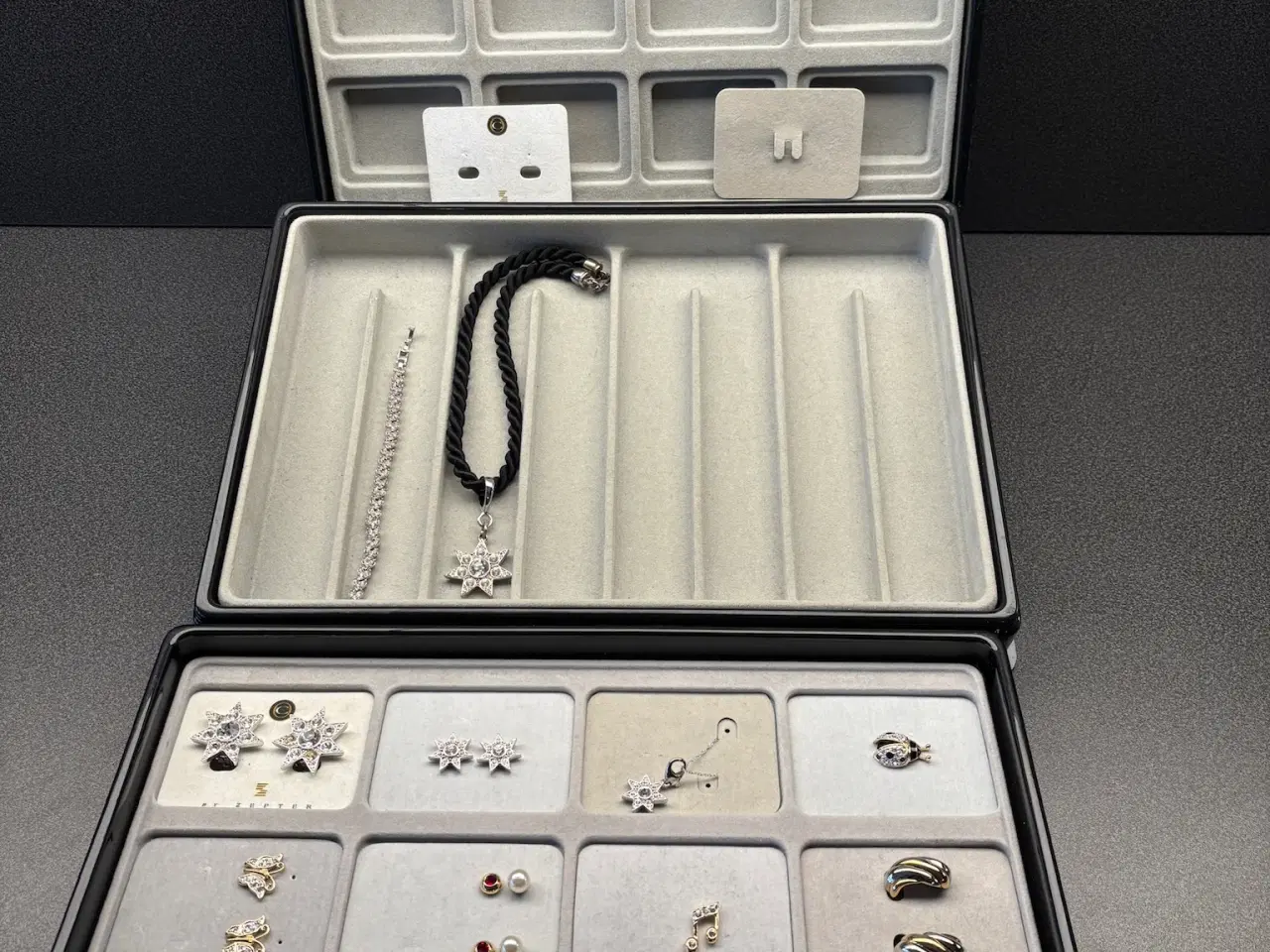 Billede 2 - Præsentationsbakker til smykker med taske.