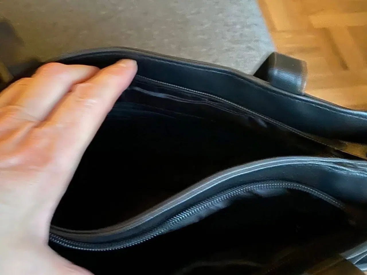 Billede 4 - Sort skuldertaske, Nicole