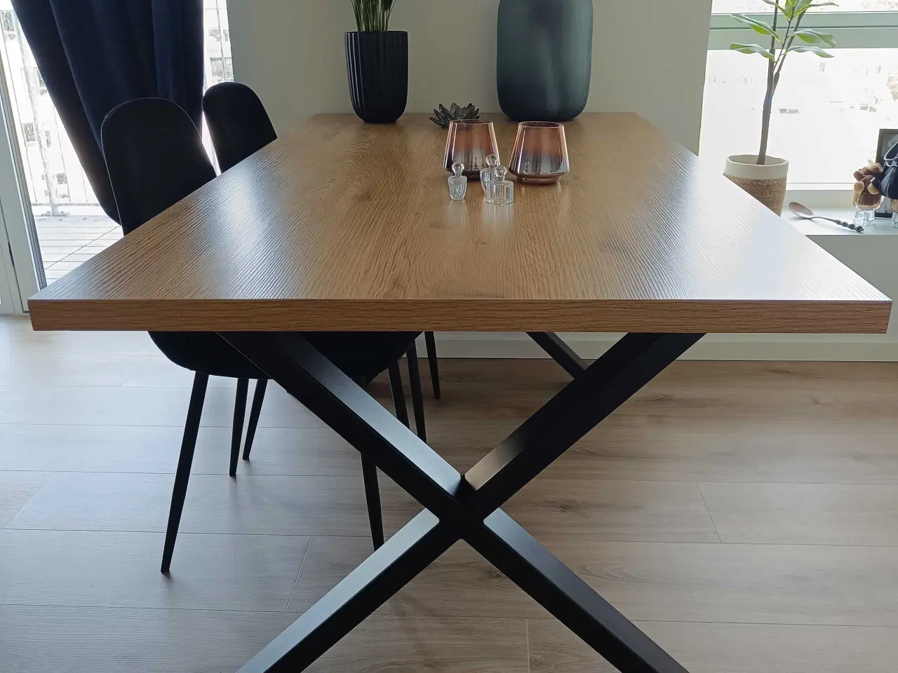 Billede 1 - Smukt spisebord! Helt nyt!