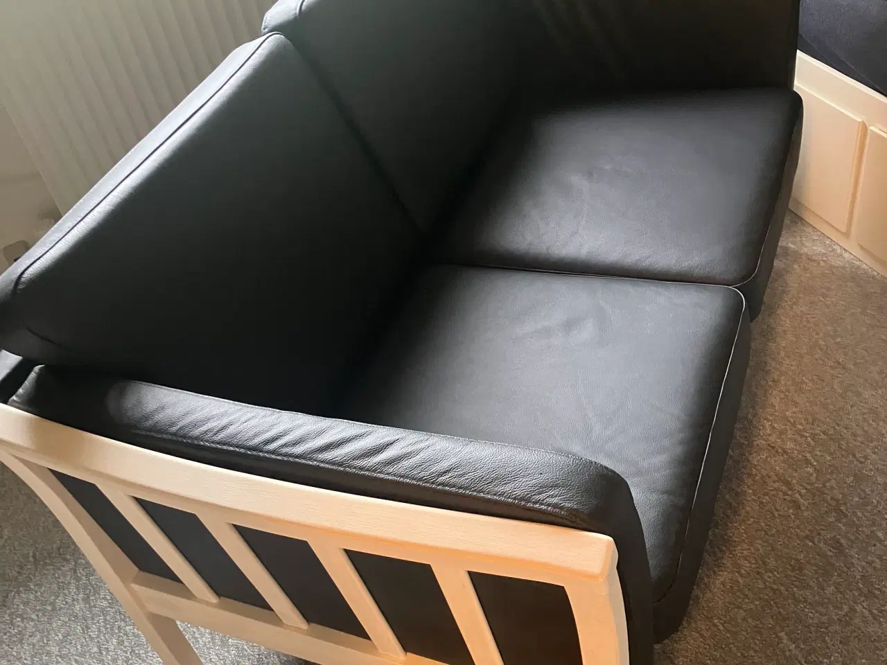 Billede 1 - Møbler med mere kom med et bud