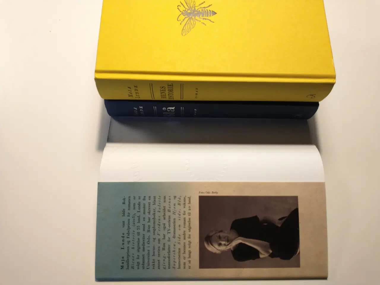Billede 3 - Bienes historie + Blå (2 bøker). Af Maja Lunde