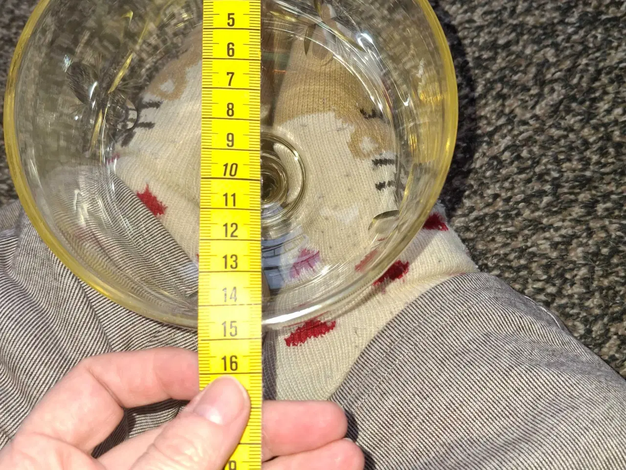 Billede 7 - Smuk kage/oste-klokke i klar glas m.rød bund