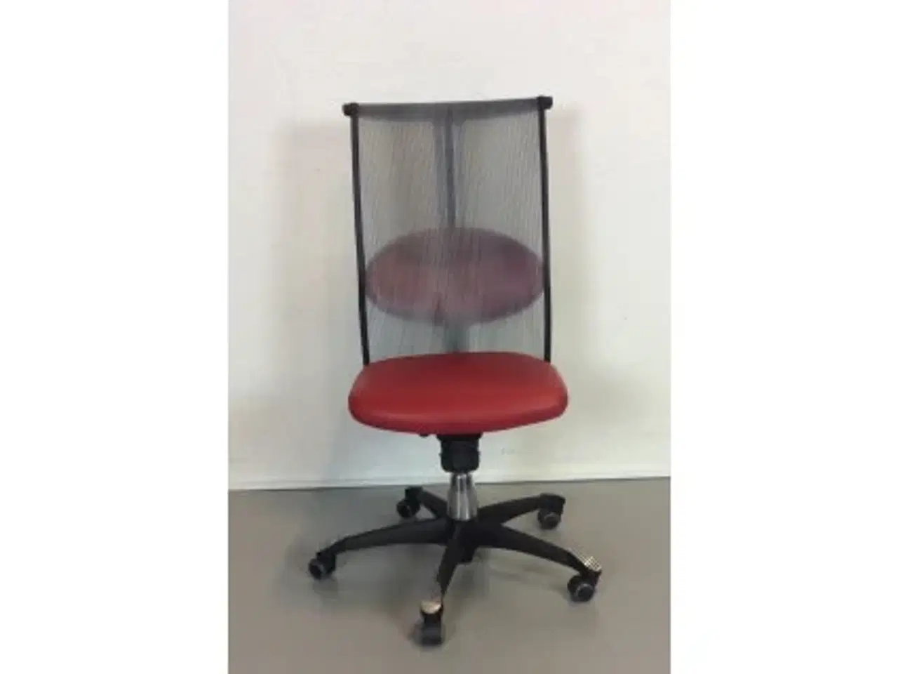 Billede 1 - Häg h09 9220 kontorstol med rød læder og sort net ryg