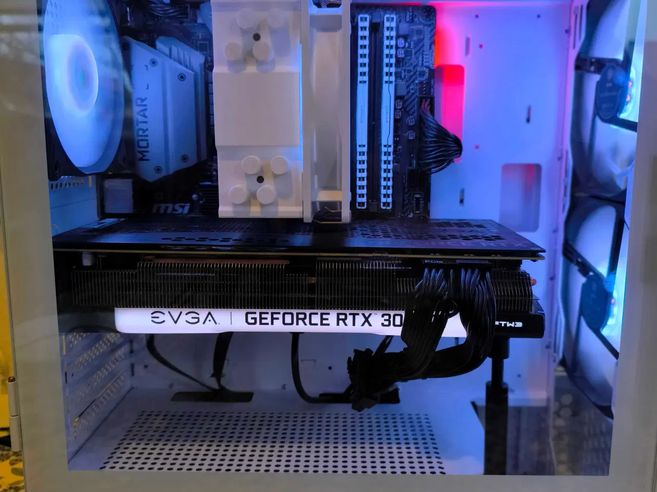 Billede 2 - ​Stilrent Black & White Gaming Build – i7-9700K / 