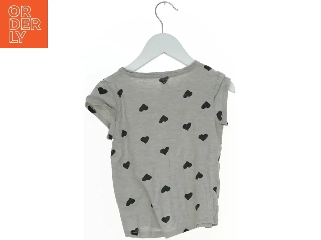 Billede 2 - T-shirt med hjerteprint fra H&M (str. 110)