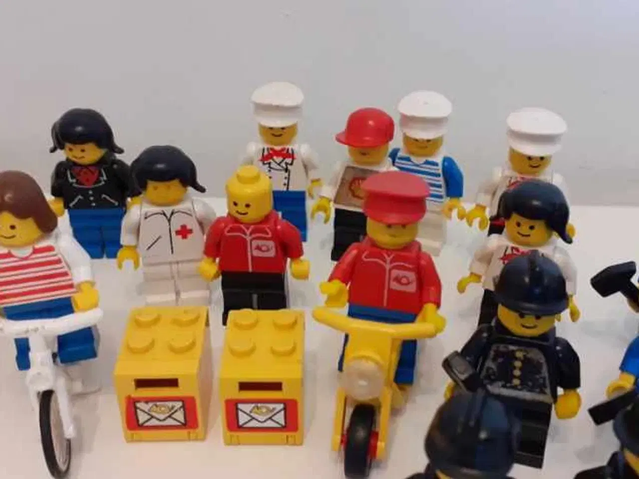 Billede 4 - LEGO figurer 32 stk + tilbehør (Fra 70 / 80´erne)