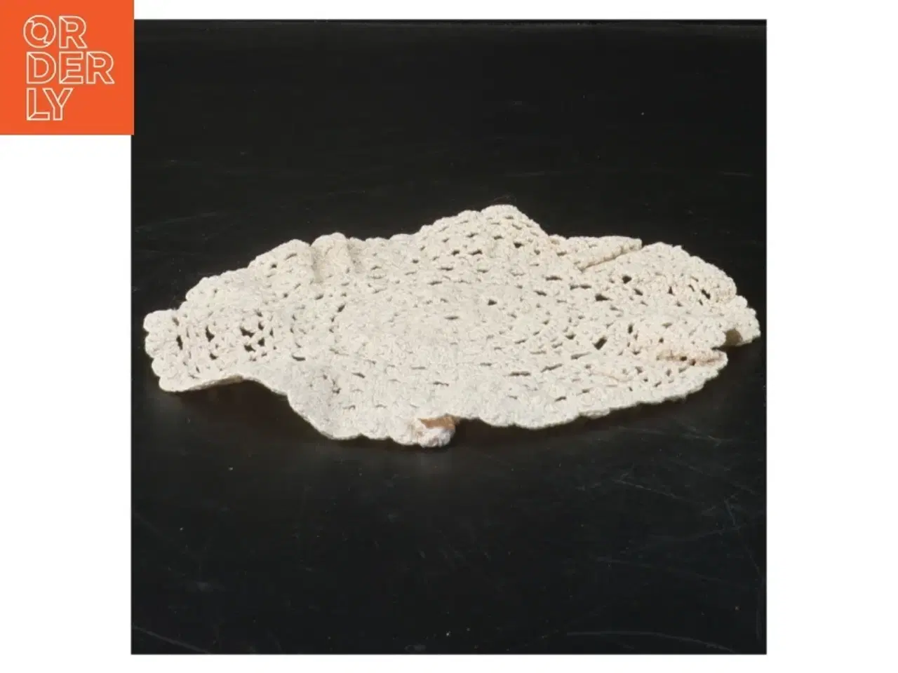 Billede 2 - HåndHæklet bordskåner (str. Ø 17 cm)